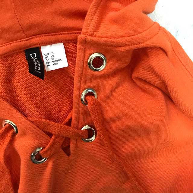 H&M(エイチアンドエム)のN.様専用！H&M♥︎orangeショートパーカー☆ レディースのトップス(パーカー)の商品写真