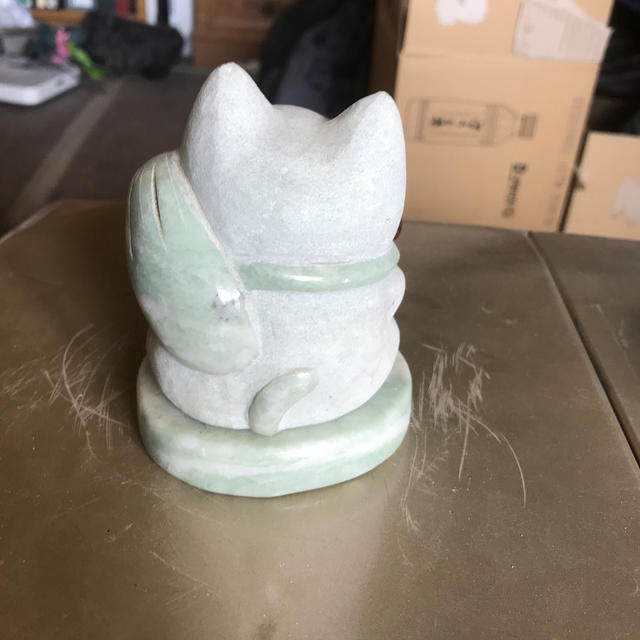 石でできた猫の置物 石材