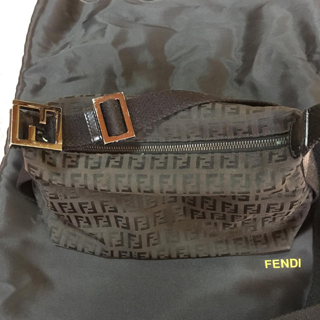 FENDI(フェンディ)のフェンディFENDIショルダーバッグ黒 レディースのバッグ(ショルダーバッグ)の商品写真