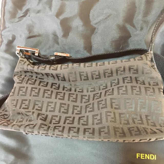 FENDI(フェンディ)のフェンディFENDIショルダーバッグ黒 レディースのバッグ(ショルダーバッグ)の商品写真