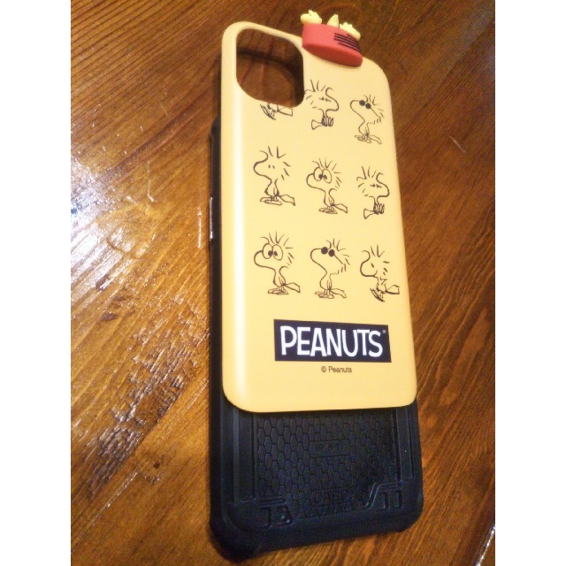 PEANUTS(ピーナッツ)のiPhone11　ケース　PEANUTS ウッドストック　フィギュア付 スマホ/家電/カメラのスマホアクセサリー(iPhoneケース)の商品写真