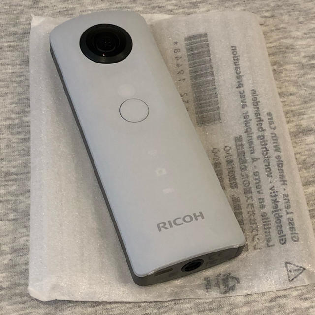 スマホ/家電/カメラRICOH THETA SC WHITE  スタンド　リコー　360度カメラ