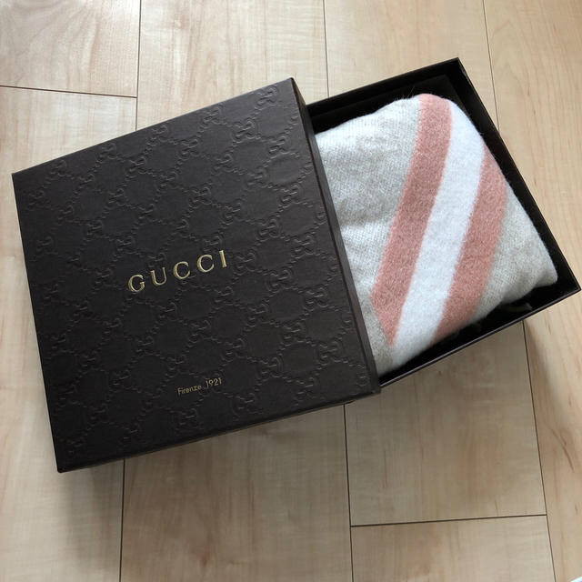 Gucci(グッチ)の【取り置き中】GUCCIストール／ベージュ レディースのファッション小物(ストール/パシュミナ)の商品写真