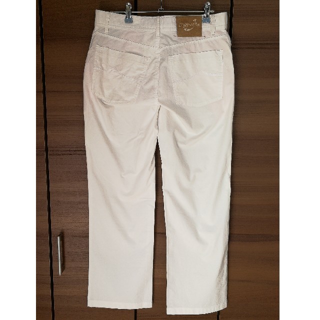 JACOB COHEN(ヤコブコーエン)のJACOB COHEN　ホワイトパンツ　30インチ　薄手 メンズのパンツ(デニム/ジーンズ)の商品写真