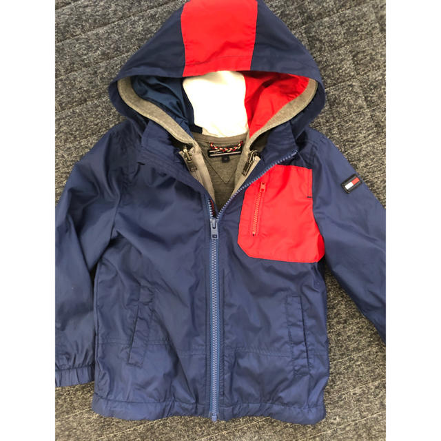 TOMMY HILFIGER(トミーヒルフィガー)のウインドブレーカー　トミーフィルフィガーキッズ キッズ/ベビー/マタニティのキッズ服男の子用(90cm~)(ジャケット/上着)の商品写真