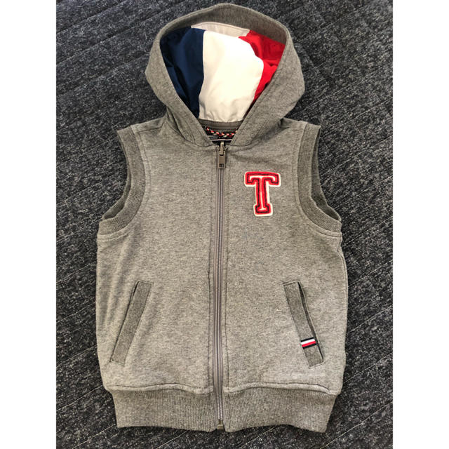 TOMMY HILFIGER(トミーヒルフィガー)のウインドブレーカー　トミーフィルフィガーキッズ キッズ/ベビー/マタニティのキッズ服男の子用(90cm~)(ジャケット/上着)の商品写真