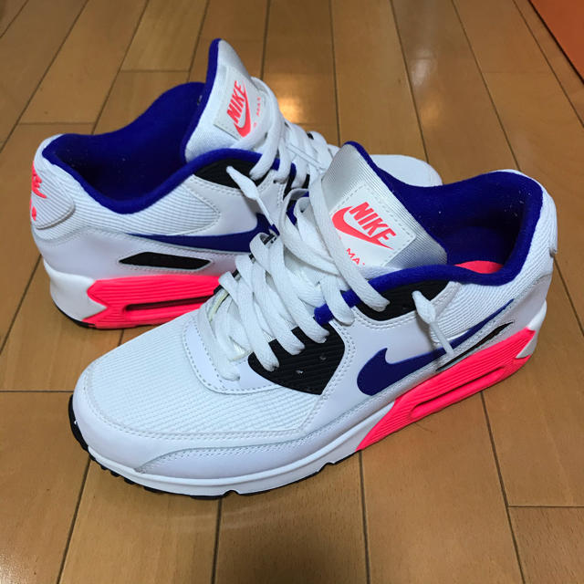 NIKE(ナイキ)のairmax90 essential メンズの靴/シューズ(スニーカー)の商品写真