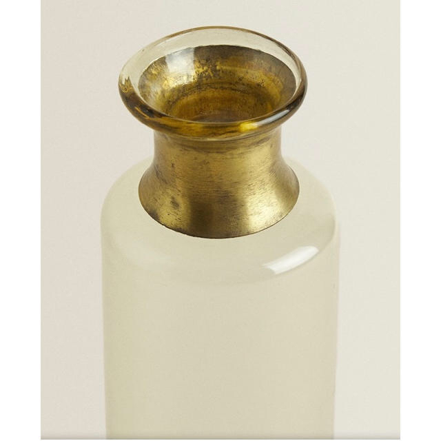 ZARA HOME(ザラホーム)のZARAHOME アップリケ付きボトル インテリア/住まい/日用品のインテリア小物(花瓶)の商品写真