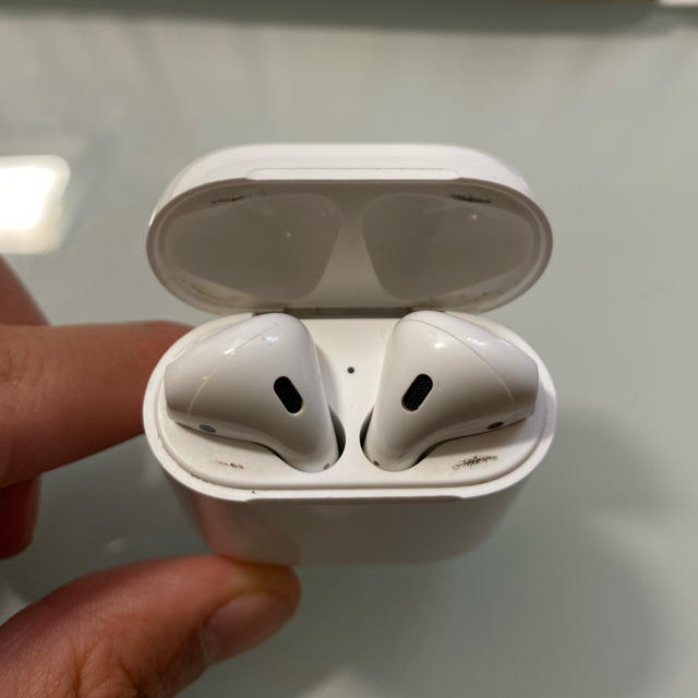 Apple(アップル)の【中古】初代AirPods スマホ/家電/カメラのオーディオ機器(ヘッドフォン/イヤフォン)の商品写真