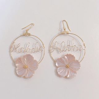 アリシアスタン(ALEXIA STAM)のAloha ピンクフラワーシェルピアス(ピアス)