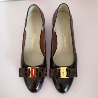 サルヴァトーレフェラガモ(Salvatore Ferragamo)の美　品！サルヴァトーレ フェラガモ  パンプス231015(ハイヒール/パンプス)