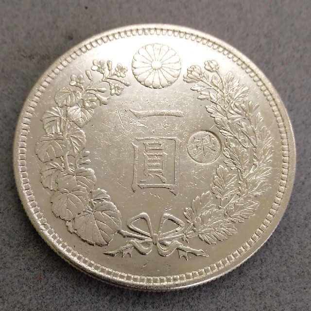 1円銀貨　明治16年 エンタメ/ホビーの美術品/アンティーク(貨幣)の商品写真