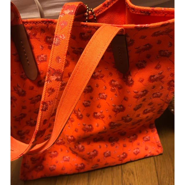 COACH(コーチ)のsmiley様専用 coach トートバッグ　花柄　オレンジ レディースのバッグ(トートバッグ)の商品写真