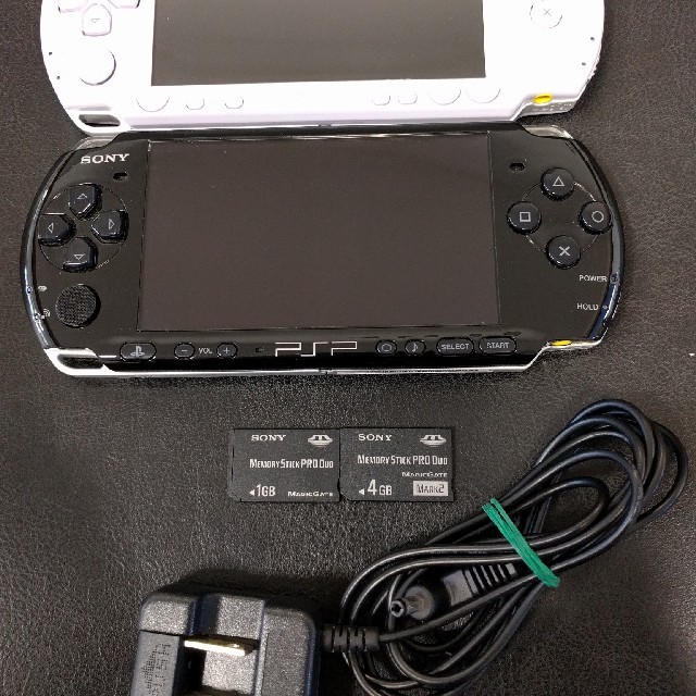 PlayStation Portable(プレイステーションポータブル)のpsp3000 psp2000 エンタメ/ホビーのゲームソフト/ゲーム機本体(携帯用ゲーム機本体)の商品写真