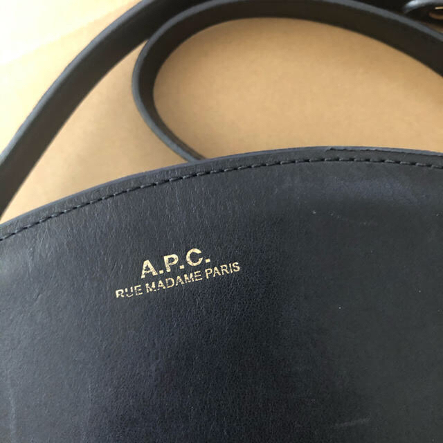 A.P.C(アーペーセー)のA.P.C ハーフムーンバッグ レディースのバッグ(ショルダーバッグ)の商品写真