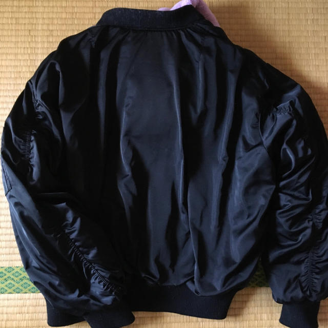 Bershka(ベルシュカ)のブルゾン　ジャンパー レディースのジャケット/アウター(ブルゾン)の商品写真