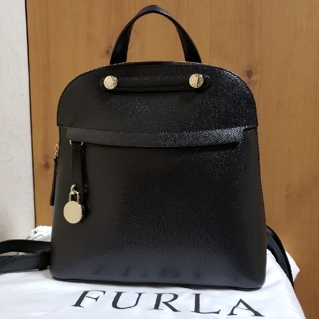 FURLA　パイパーリュックファスナー内部様式