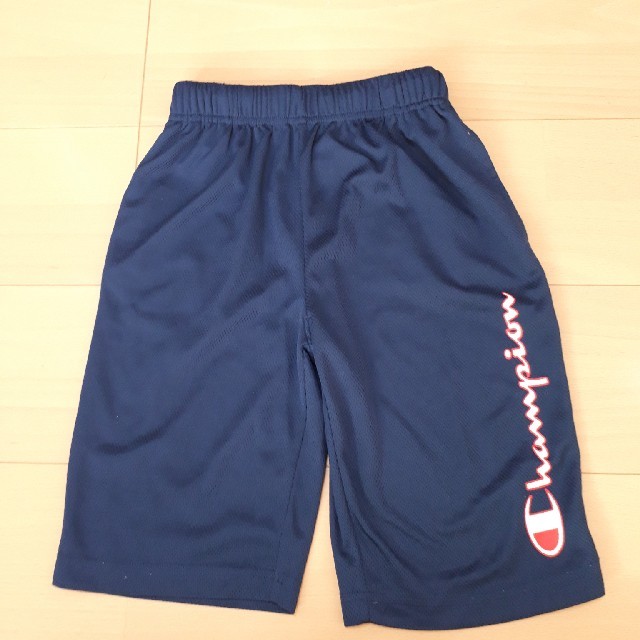 Champion(チャンピオン)のハーフパンツ　子供用　120 キッズ/ベビー/マタニティのキッズ服男の子用(90cm~)(パンツ/スパッツ)の商品写真