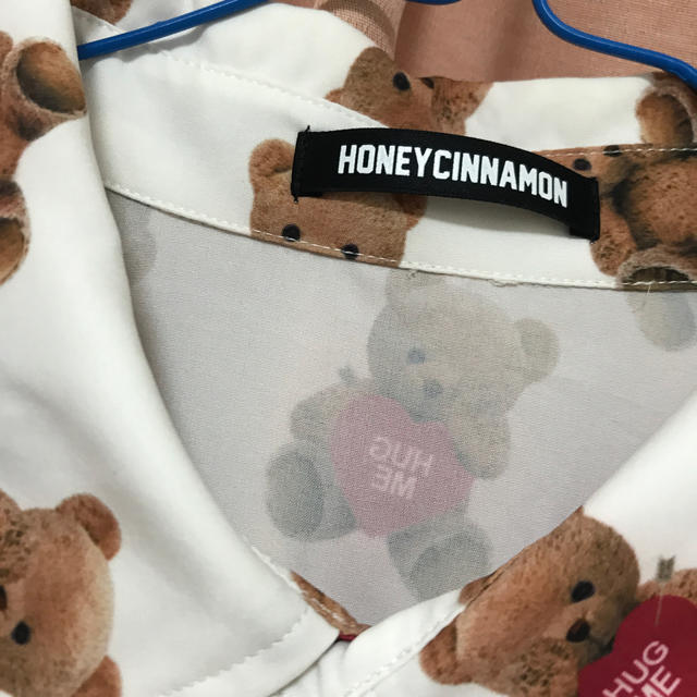 Honey Cinnamon(ハニーシナモン)のHoney Cinnamon シャツ レディースのトップス(Tシャツ(半袖/袖なし))の商品写真