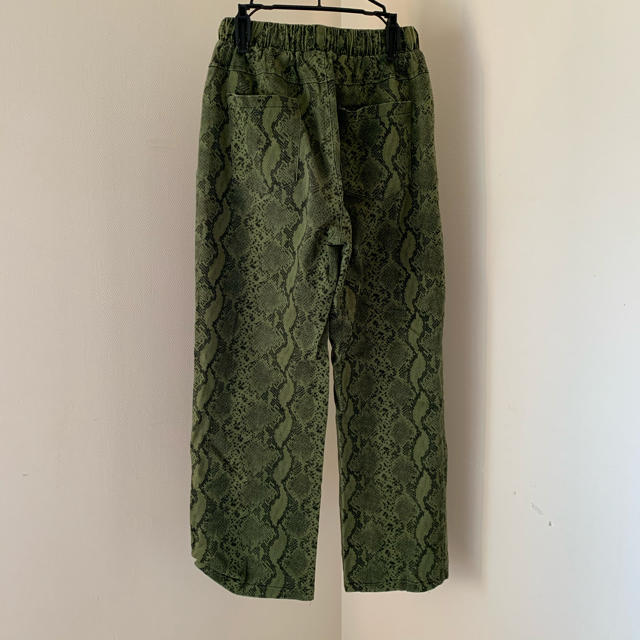 JOHN LAWRENCE SULLIVAN(ジョンローレンスサリバン)のパイソン柄パンツ メンズのパンツ(その他)の商品写真