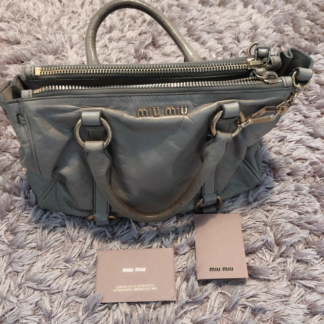 miumiu(ミュウミュウ)のmiumiuハンドバック レディースのバッグ(ショルダーバッグ)の商品写真