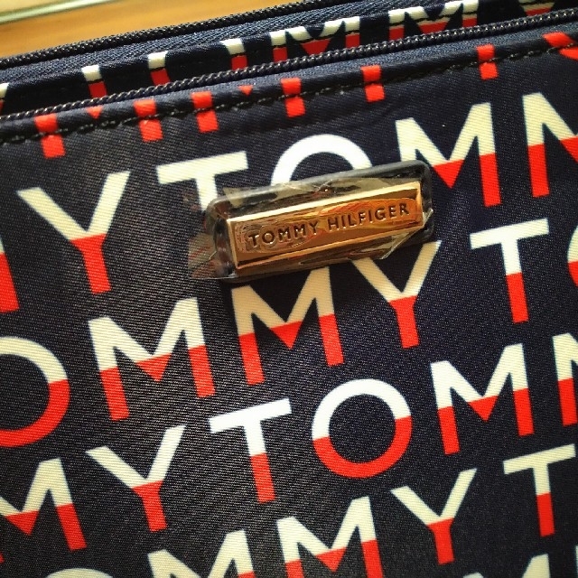 TOMMY HILFIGER(トミーヒルフィガー)のTOMMY HILFIGER 旅行ポーチ大新品未使用送料無料　 レディースのファッション小物(ポーチ)の商品写真