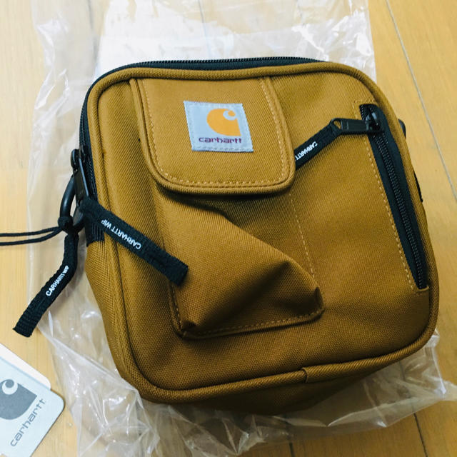 carhartt(カーハート)のcarhartt wip essentials bag ブラウン メンズのバッグ(ショルダーバッグ)の商品写真