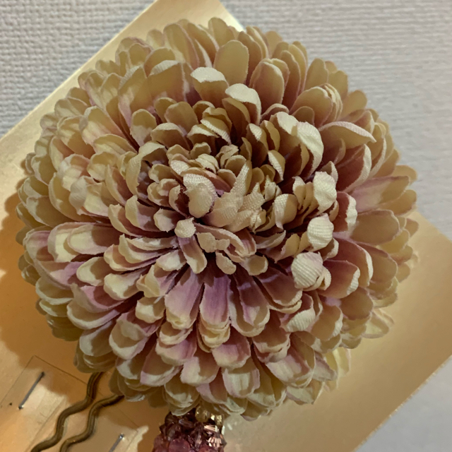 ふりふ(フリフ)の髪飾り(菊) ハンドメイドのアクセサリー(ヘアアクセサリー)の商品写真