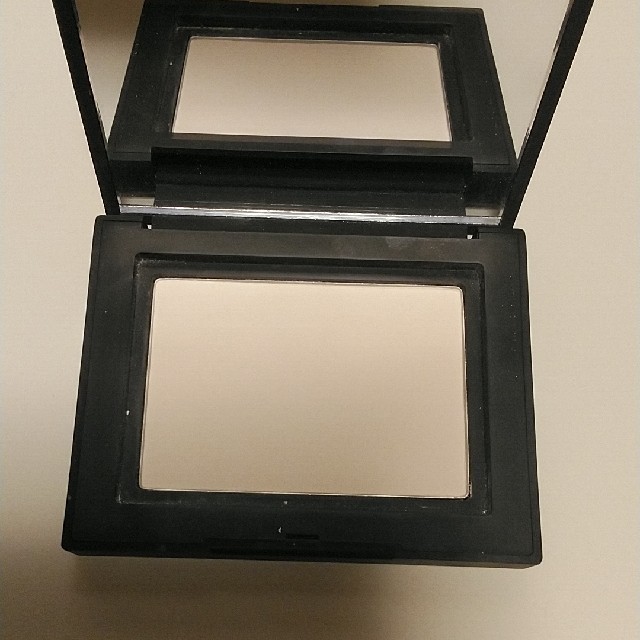 NARS(ナーズ)のNARS　ソフトベルベットプレストパウダー　1454 コスメ/美容のベースメイク/化粧品(フェイスパウダー)の商品写真