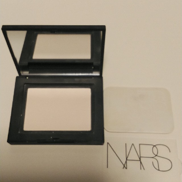 NARS(ナーズ)のNARS　ソフトベルベットプレストパウダー　1454 コスメ/美容のベースメイク/化粧品(フェイスパウダー)の商品写真