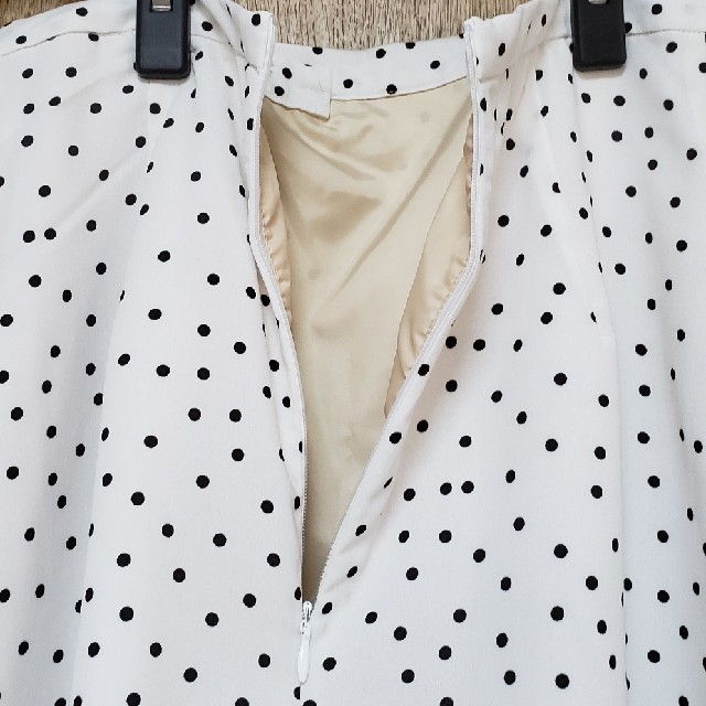 GU(ジーユー)のGU★ドットスカート レディースのスカート(ひざ丈スカート)の商品写真