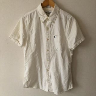 アバクロンビーアンドフィッチ(Abercrombie&Fitch)のアバクロンビー&フィッチ　白シャツ(Tシャツ/カットソー(半袖/袖なし))