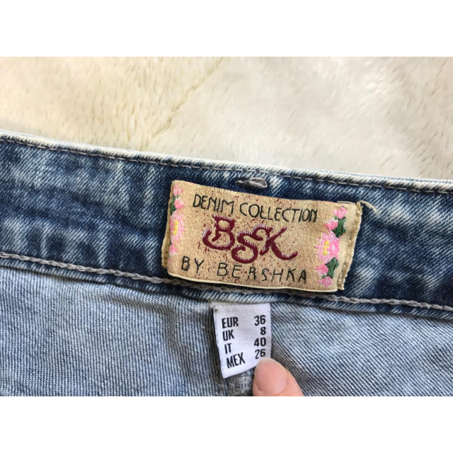 Bershka(ベルシュカ)のBershka デニム　ハーフ　ジーンズ レディースのパンツ(デニム/ジーンズ)の商品写真