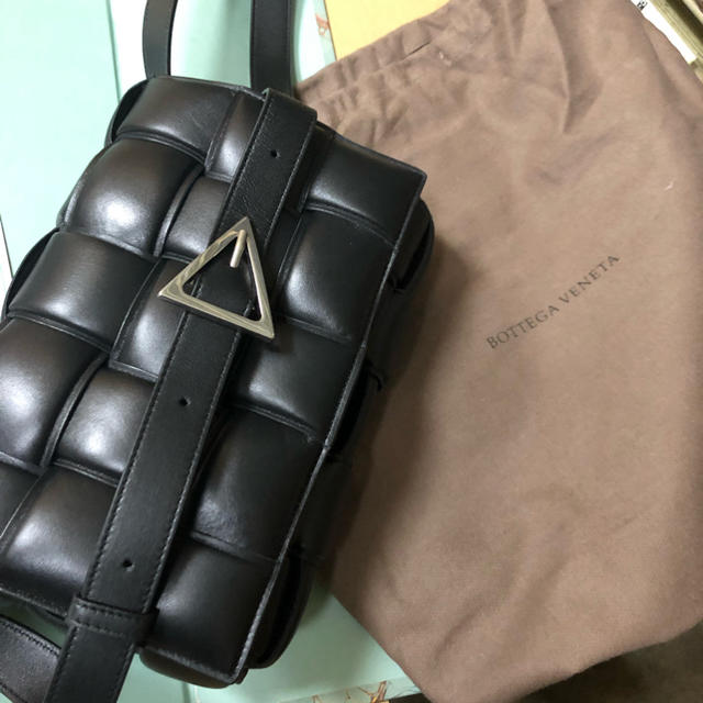 Bottega Veneta(ボッテガヴェネタ)の24時間限定値下げ　ボッテガヴェネタ　BOTTEGA VENETA 　新品 レディースのバッグ(ショルダーバッグ)の商品写真