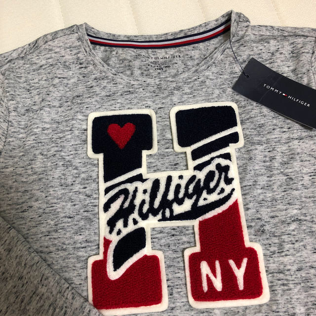 TOMMY HILFIGER(トミーヒルフィガー)のトミーヒルフィガーロンT レディースのトップス(Tシャツ(長袖/七分))の商品写真