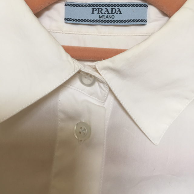 PRADA(プラダ)のPRADA 白シャツ 38 レディースのトップス(シャツ/ブラウス(長袖/七分))の商品写真