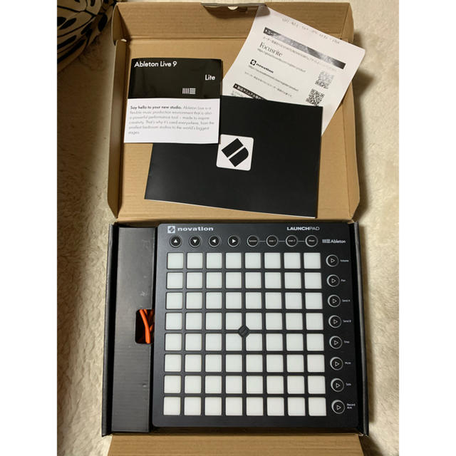 NOVATION グリッドコントローラー LAUNCHPAD MKⅡ 1