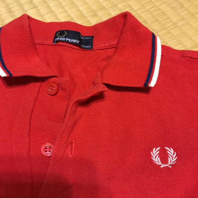 FRED PERRY(フレッドペリー)のマックさん専用品⭐︎FRED PERRYの子供用　赤のポロシャツ　110センチ キッズ/ベビー/マタニティのキッズ服女の子用(90cm~)(Tシャツ/カットソー)の商品写真