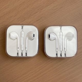 アップル(Apple)の【新品・未使用】iPhone純正イヤホン 2個セット(ヘッドフォン/イヤフォン)