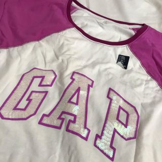 ギャップ(GAP)の新品　GAP スパンコールロゴ　Tシャツ　★最終値下げ！(Tシャツ/カットソー)