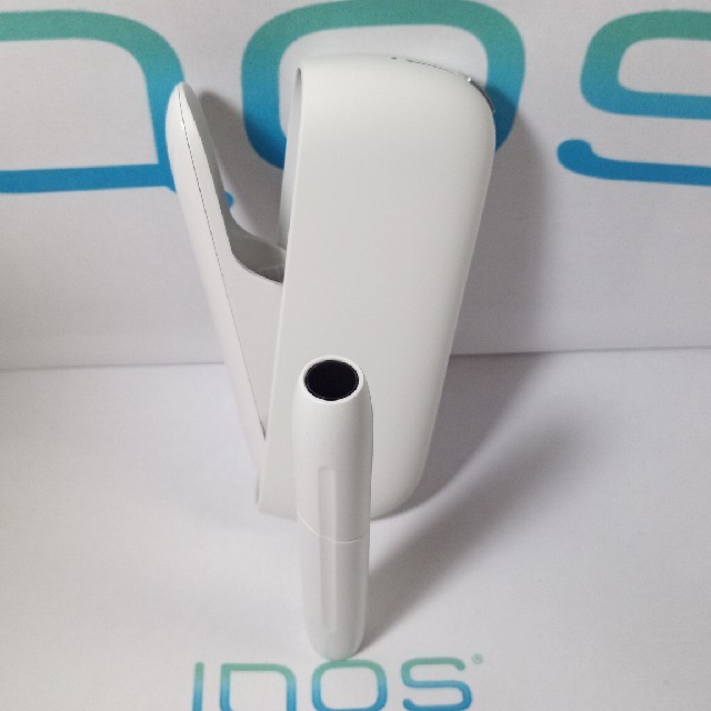 IQOS(アイコス)のIQOS3　ウォームホワイト　チャージャー　ホルダー　セット　032001 メンズのファッション小物(タバコグッズ)の商品写真