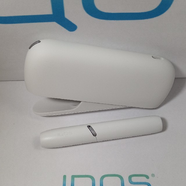 IQOS(アイコス)のIQOS3　ウォームホワイト　チャージャー　ホルダー　セット　032001 メンズのファッション小物(タバコグッズ)の商品写真