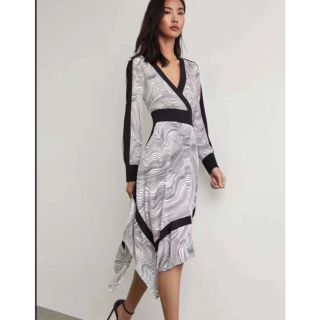 ビーシービージーマックスアズリア(BCBGMAXAZRIA)の❤️BCBG 20新作　新品ワンピース　上品(ひざ丈ワンピース)