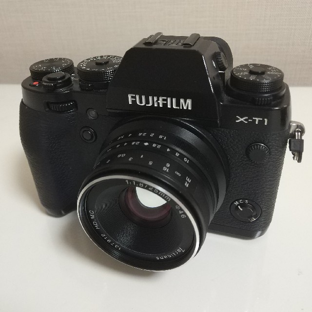 富士フイルム(フジフイルム)のFujifilm X-T1 単焦点7artisans 25mm F1.8 スマホ/家電/カメラのカメラ(ミラーレス一眼)の商品写真