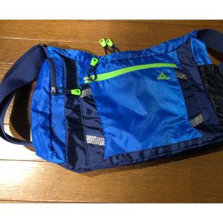 アディダス(adidas)の人気バック！！　アディダス  ショルダーバッグ　青　(ショルダーバッグ)