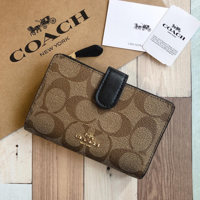 【新品】COACH コーチ 二つ折り財布 シグネチャ カーキブラック♪