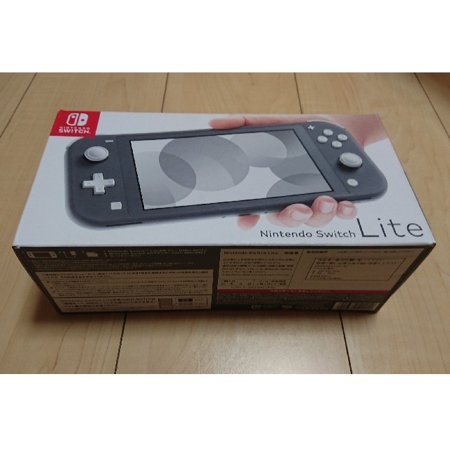 Nintendo Switch(ニンテンドースイッチ)の【中古品・送料込】ニンテンドースイッチ ライト (グレー) エンタメ/ホビーのゲームソフト/ゲーム機本体(家庭用ゲーム機本体)の商品写真