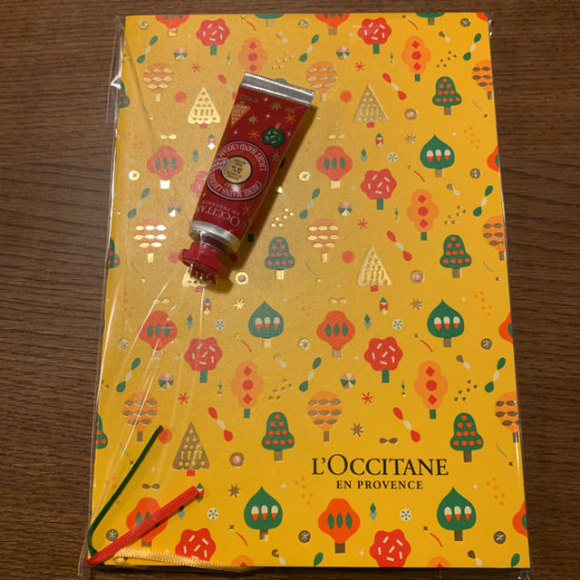 L'OCCITANE(ロクシタン)の【新品未開封】ロクシタン　ノートとハンドクリーム エンタメ/ホビーのコレクション(ノベルティグッズ)の商品写真