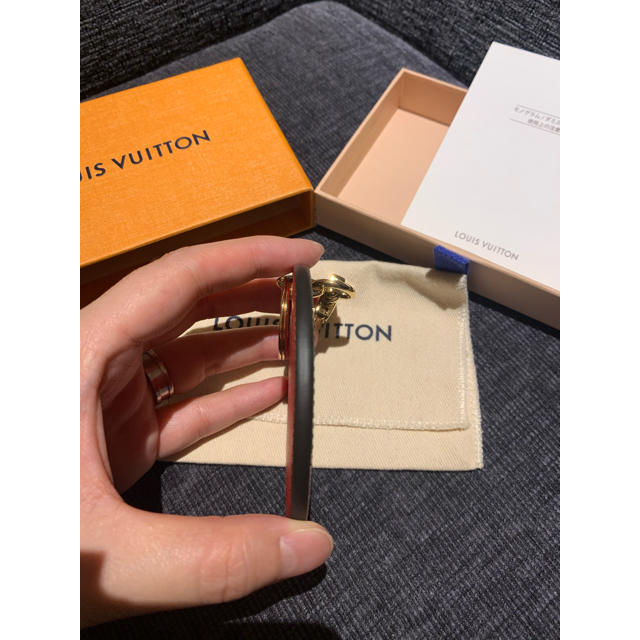 LOUIS VUITTON(ルイヴィトン)のLOUIS VITTON★ポルト クレ・イリュストレ ヴィヴィエンヌ レディースのファッション小物(キーホルダー)の商品写真