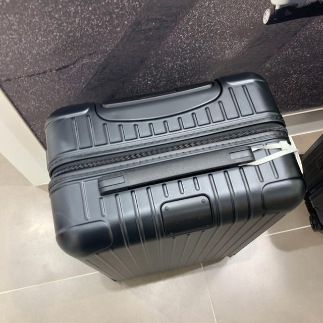 RIMOWA(リモワ)の新品未使用リモワ エッセンシャル キャビン　マットブラック36L  メンズのバッグ(トラベルバッグ/スーツケース)の商品写真